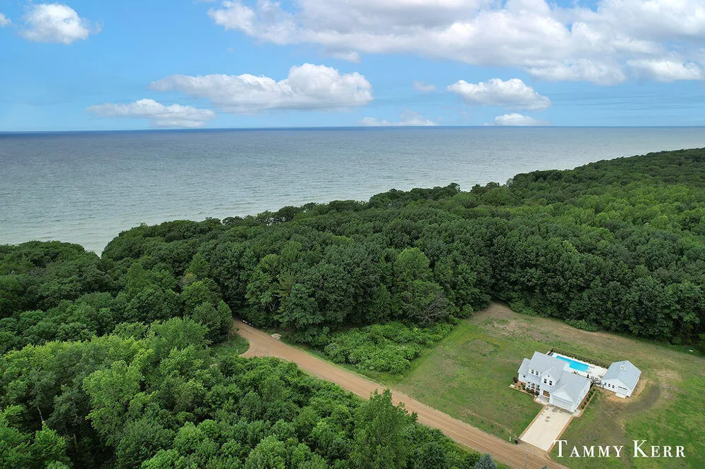 7067 118th Avenue Fennville, MI 49408