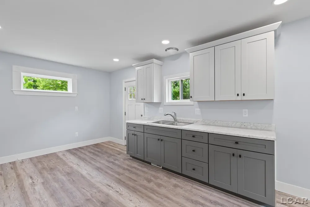 138 E Robinson Street Jackson City, MI 49203