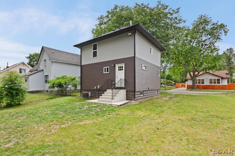 138 E Robinson Street Jackson City, MI 49203