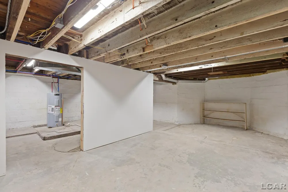 138 E Robinson Street Jackson City, MI 49203