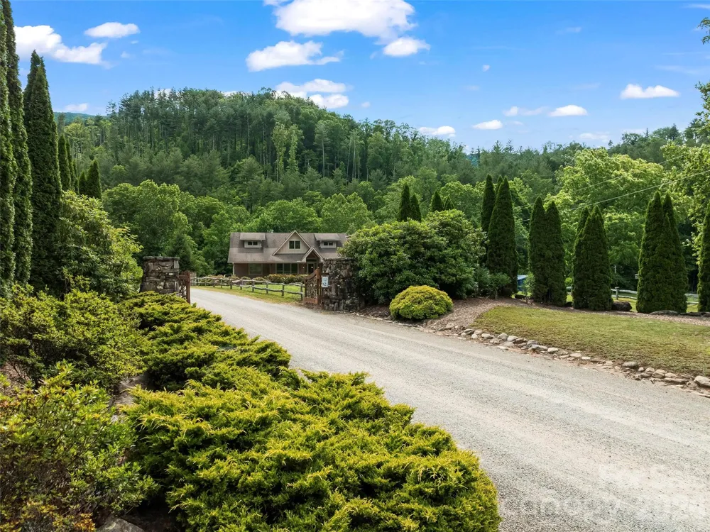 40 Shining Rock Drive Canton, NC 28716