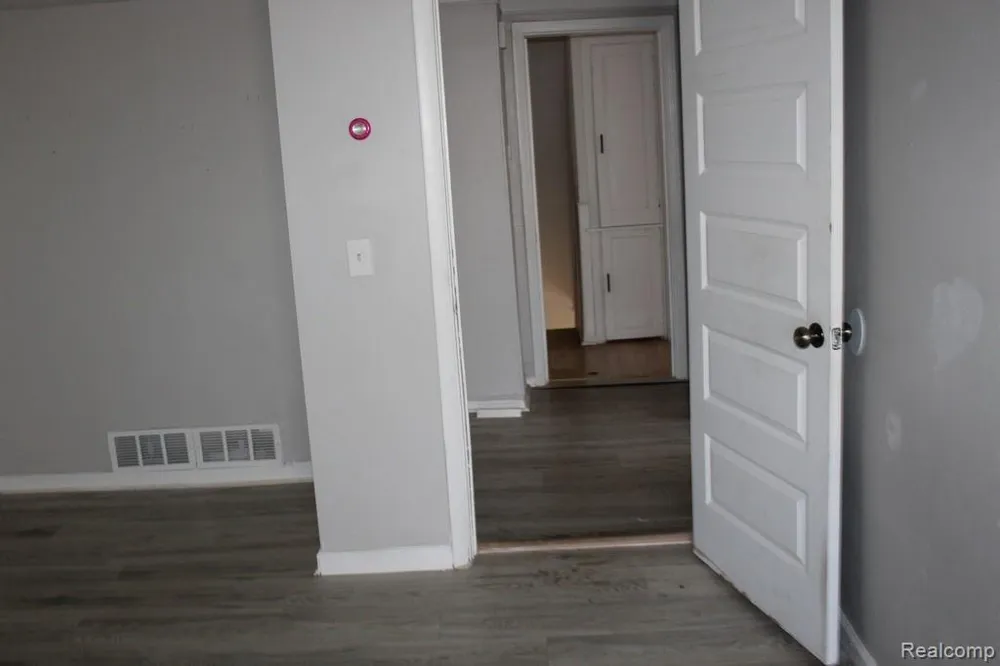 25974 Powers Avenue Dearborn Heights City, MI 48125