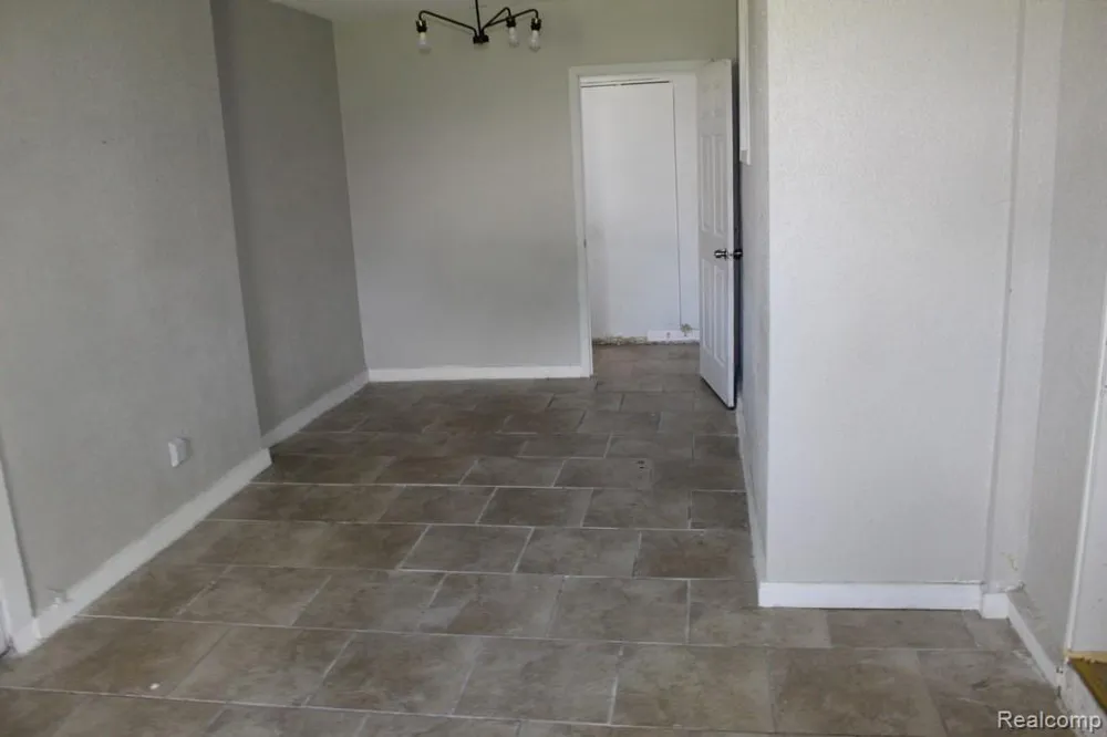 25974 Powers Avenue Dearborn Heights City, MI 48125