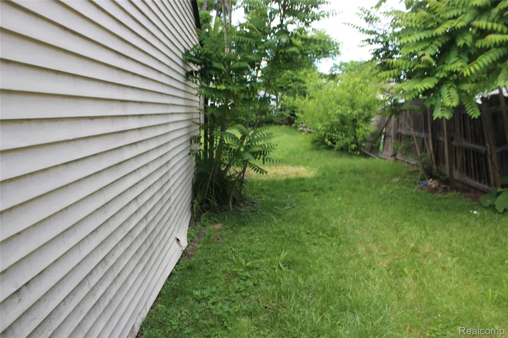 25974 Powers Avenue Dearborn Heights City, MI 48125