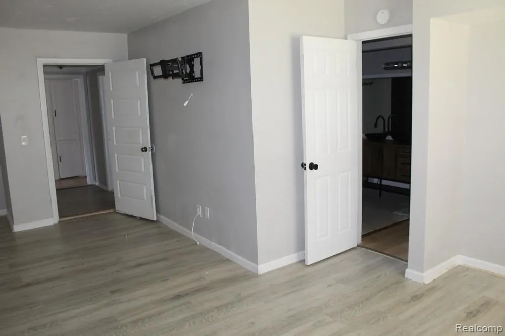 25974 Powers Avenue Dearborn Heights City, MI 48125
