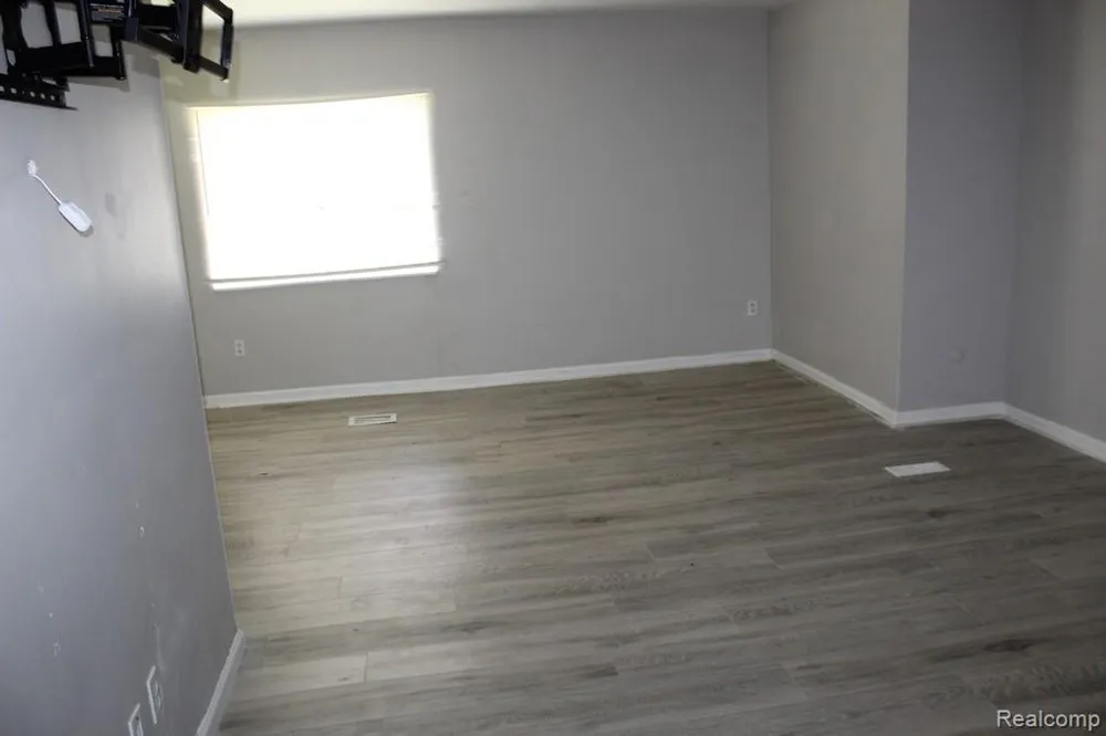 25974 Powers Avenue Dearborn Heights City, MI 48125