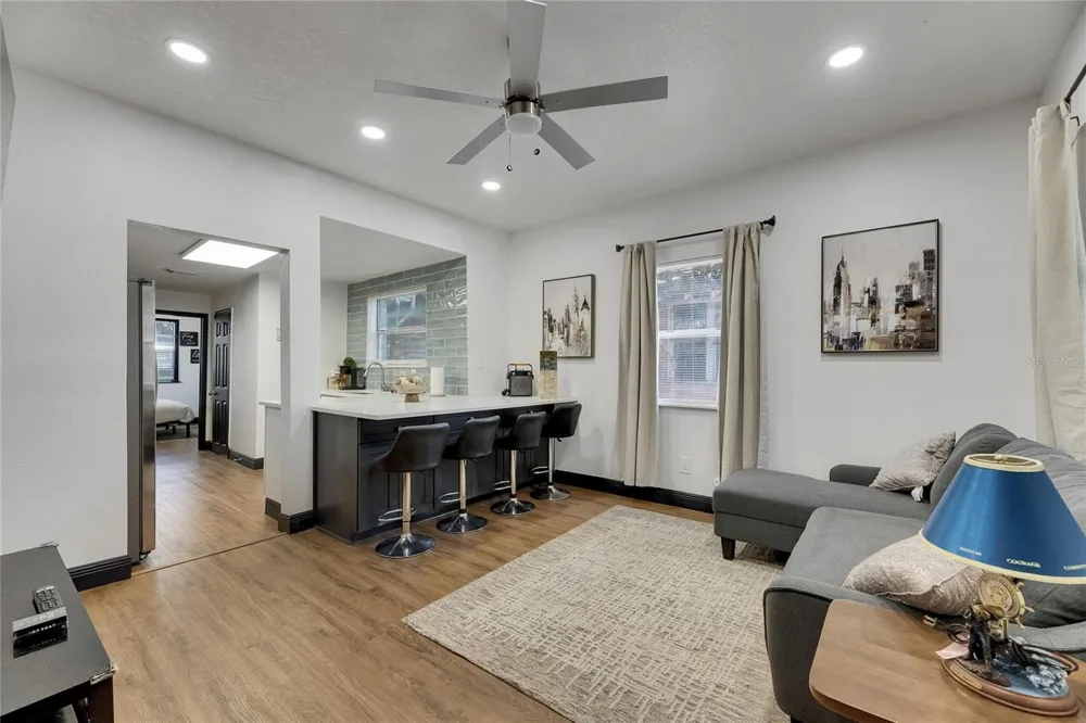 1009 E COLUMBUS DRIVE Tampa, FL 33605