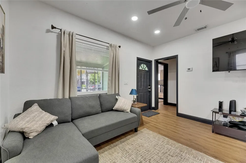 1009 E COLUMBUS DRIVE Tampa, FL 33605