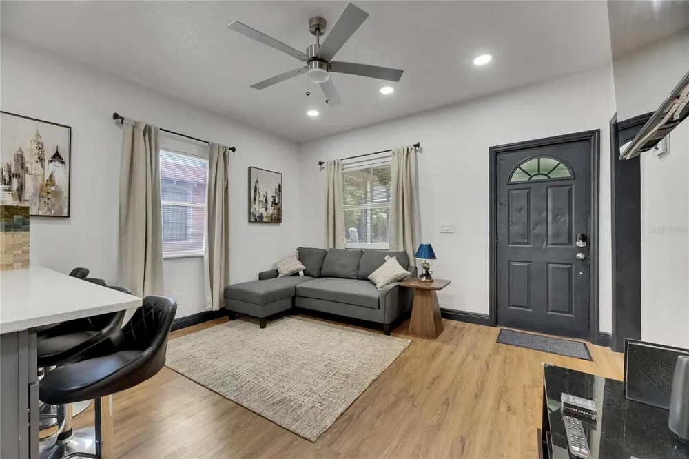 1009 E COLUMBUS DRIVE Tampa, FL 33605