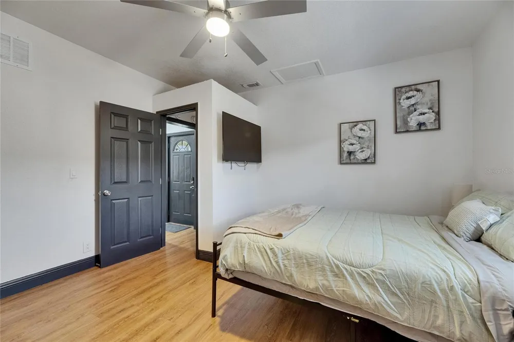 1009 E COLUMBUS DRIVE Tampa, FL 33605