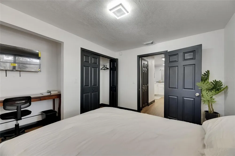1009 E COLUMBUS DRIVE Tampa, FL 33605