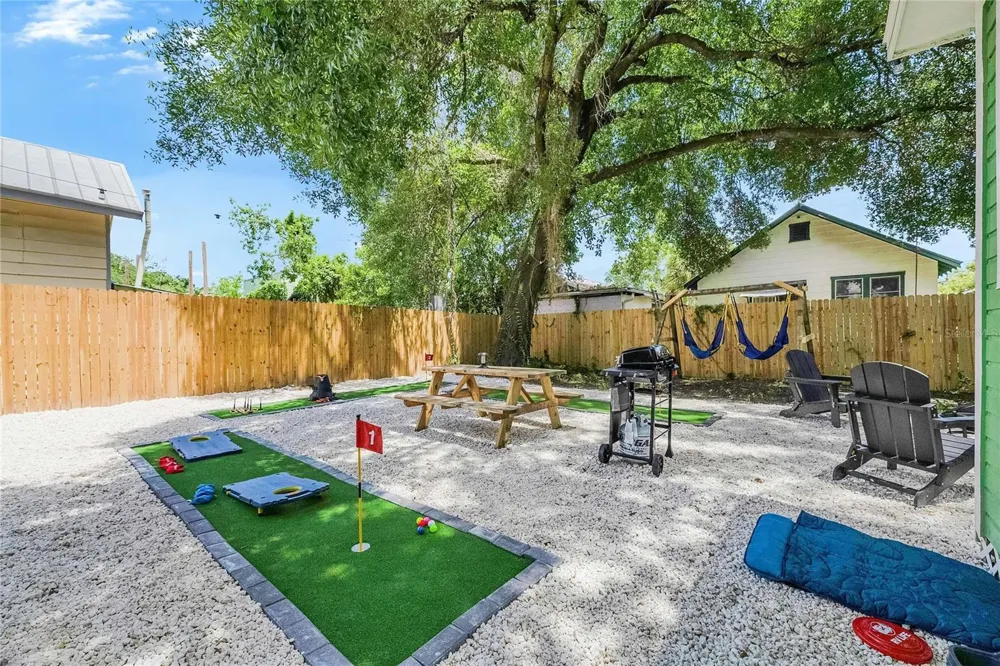 1009 E COLUMBUS DRIVE Tampa, FL 33605