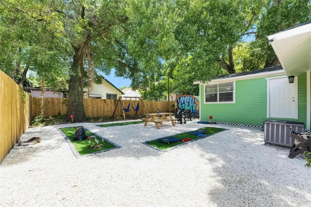 1009 E COLUMBUS DRIVE Tampa, FL 33605