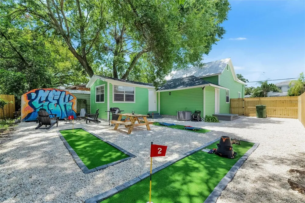 1009 E COLUMBUS DRIVE Tampa, FL 33605