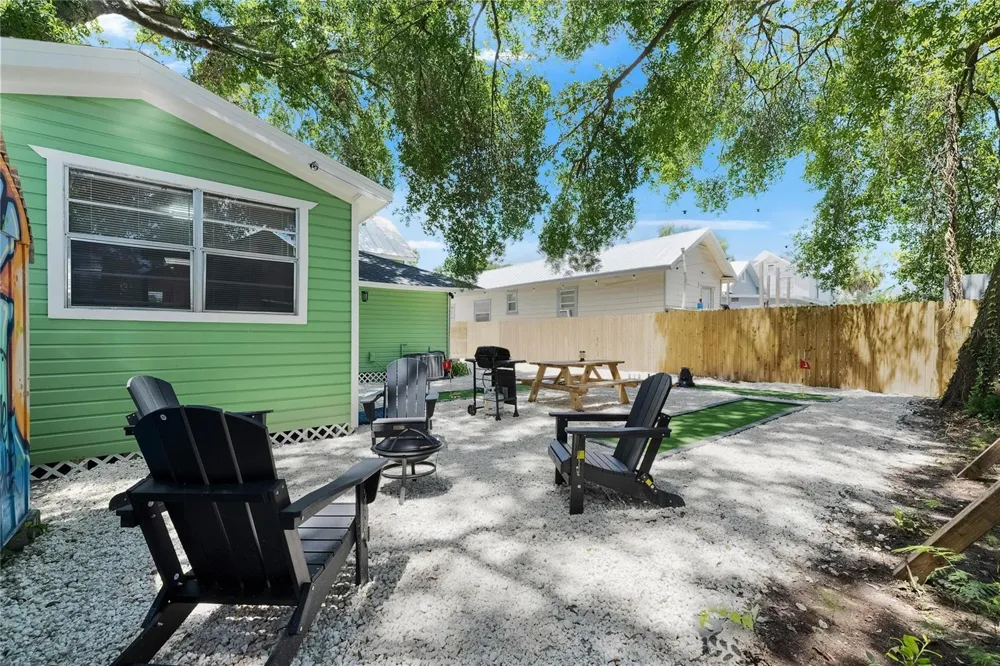 1009 E COLUMBUS DRIVE Tampa, FL 33605