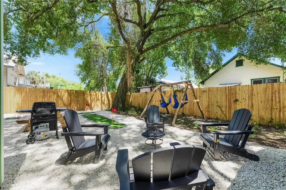 1009 E COLUMBUS DRIVE Tampa, FL 33605