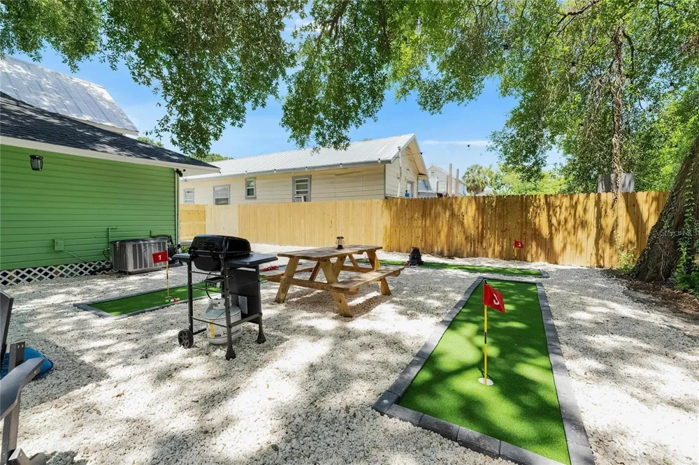 1009 E COLUMBUS DRIVE Tampa, FL 33605