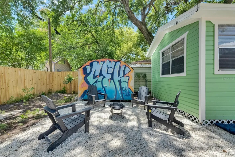 1009 E COLUMBUS DRIVE Tampa, FL 33605