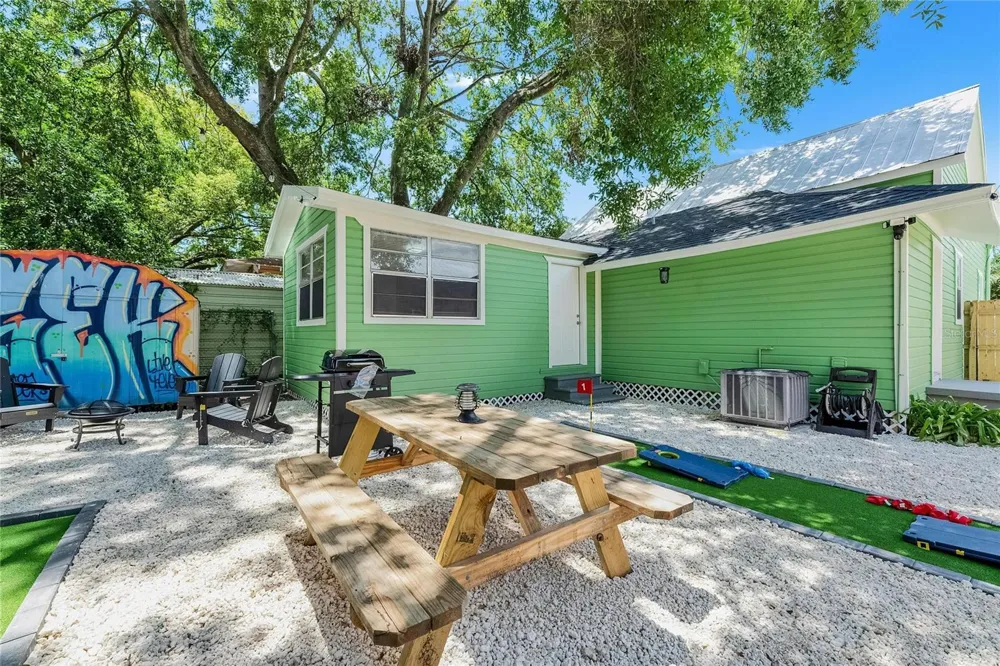 1009 E COLUMBUS DRIVE Tampa, FL 33605