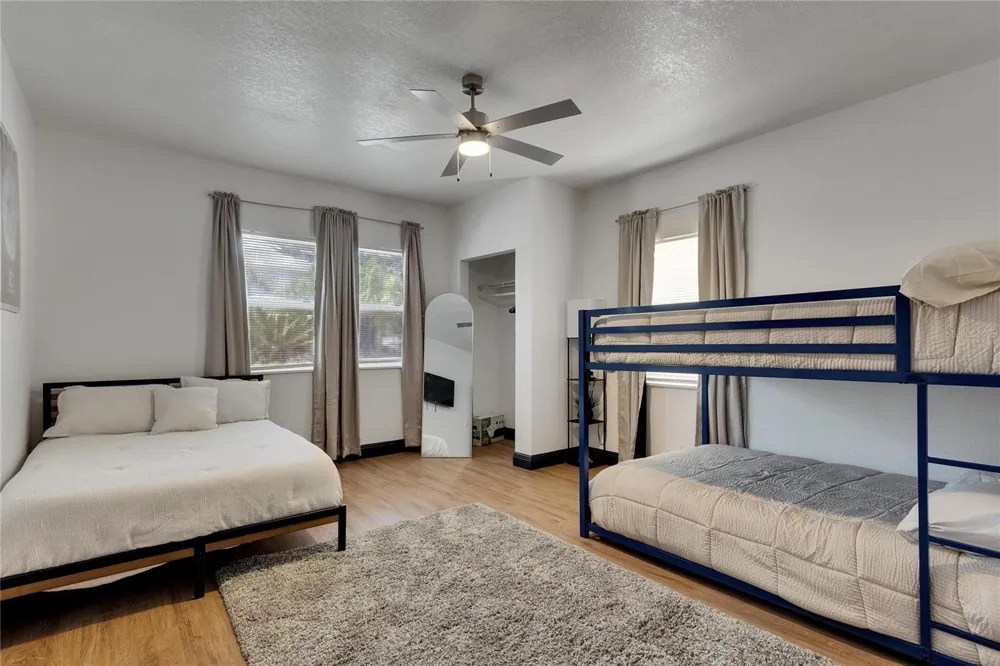 1009 E COLUMBUS DRIVE Tampa, FL 33605