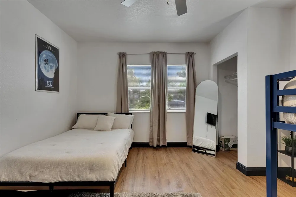 1009 E COLUMBUS DRIVE Tampa, FL 33605