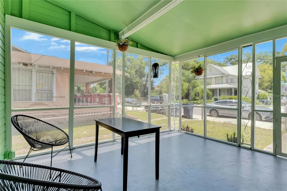 1009 E COLUMBUS DRIVE Tampa, FL 33605
