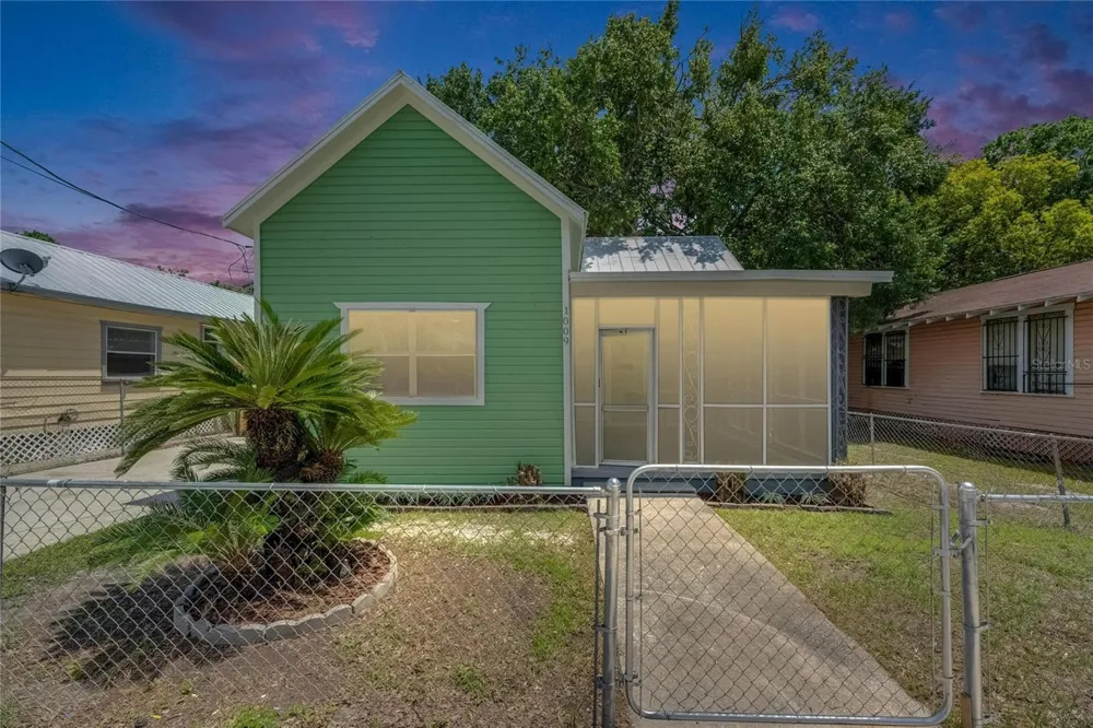 1009 E COLUMBUS DRIVE Tampa, FL 33605