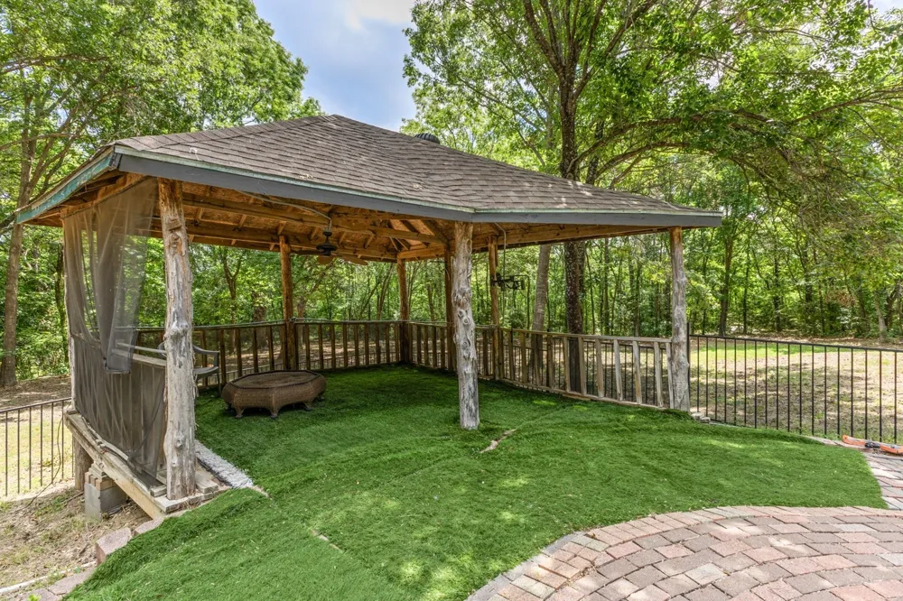 5320 Hidden Court Garland, TX 75043