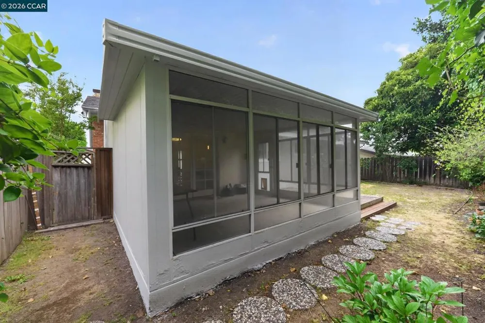 1325 Belfair Dr Pinole, CA 94564