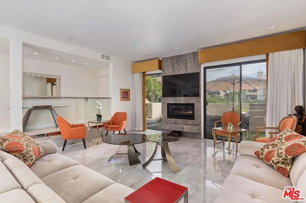 2172 Century Los Angeles, CA 90067