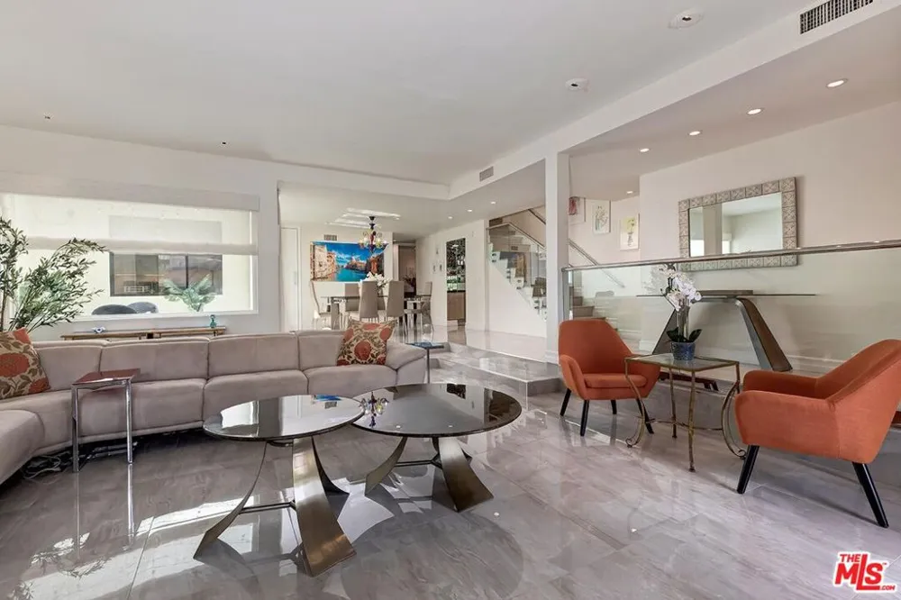 2172 Century Los Angeles, CA 90067
