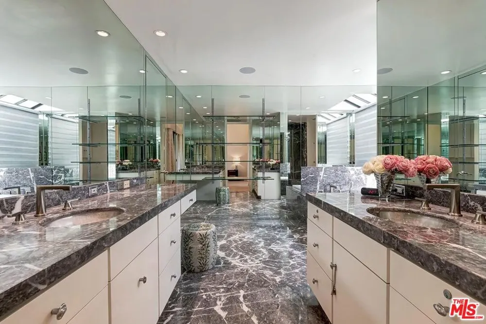 2172 Century Los Angeles, CA 90067