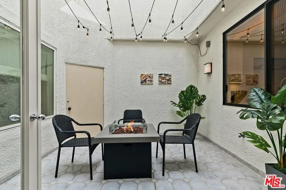 2172 Century Los Angeles, CA 90067
