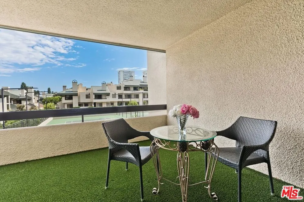 2172 Century Los Angeles, CA 90067