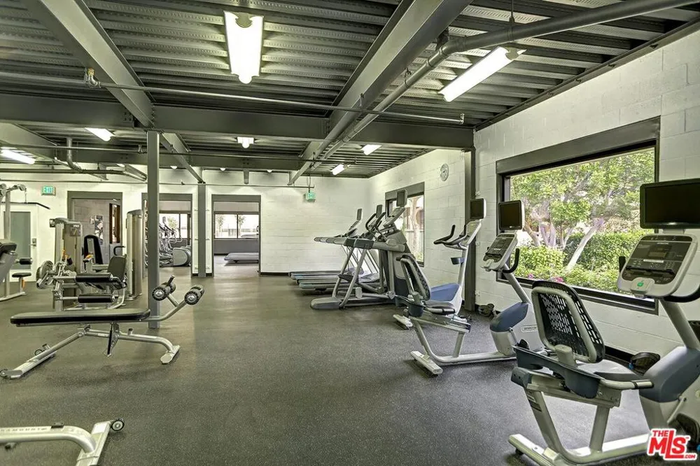 2172 Century Los Angeles, CA 90067