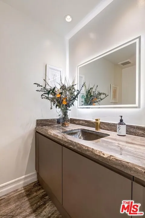2172 Century Los Angeles, CA 90067