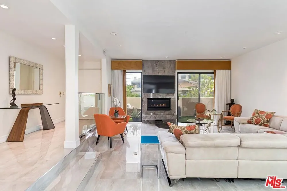 2172 Century Los Angeles, CA 90067