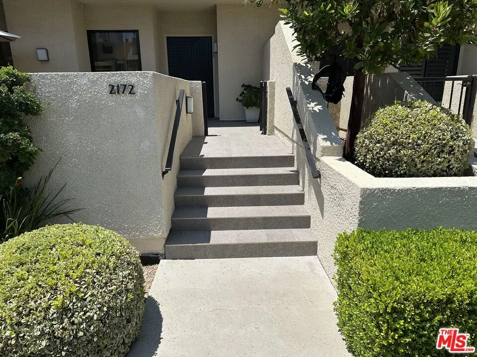 2172 Century Los Angeles, CA 90067