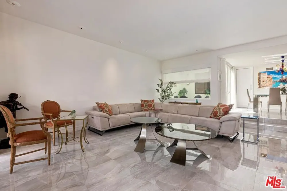 2172 Century Los Angeles, CA 90067