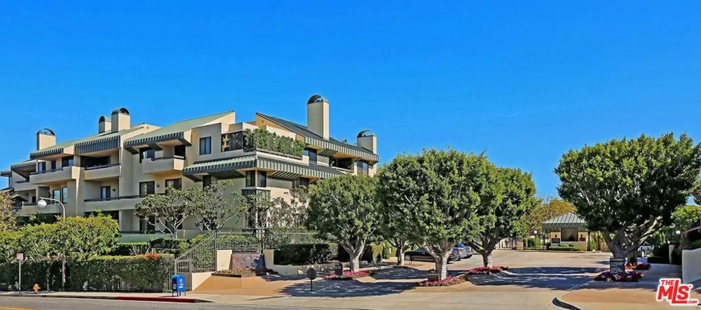 2172 Century Los Angeles, CA 90067