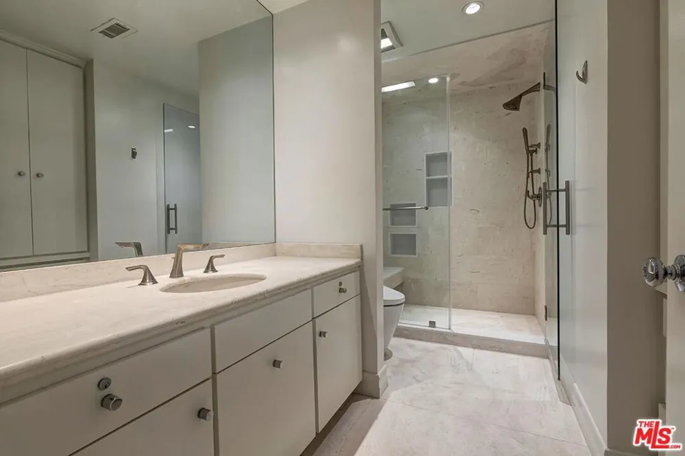2172 Century Los Angeles, CA 90067