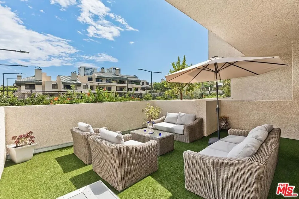2172 Century Los Angeles, CA 90067