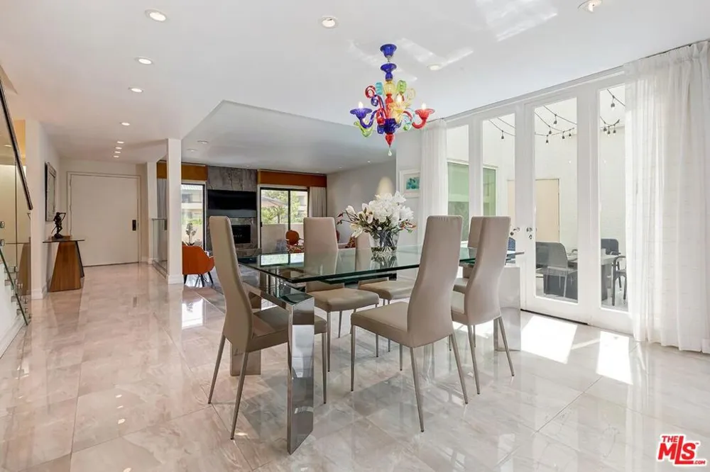 2172 Century Los Angeles, CA 90067