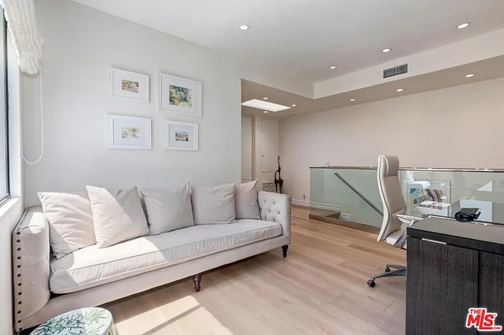 2172 Century Los Angeles, CA 90067