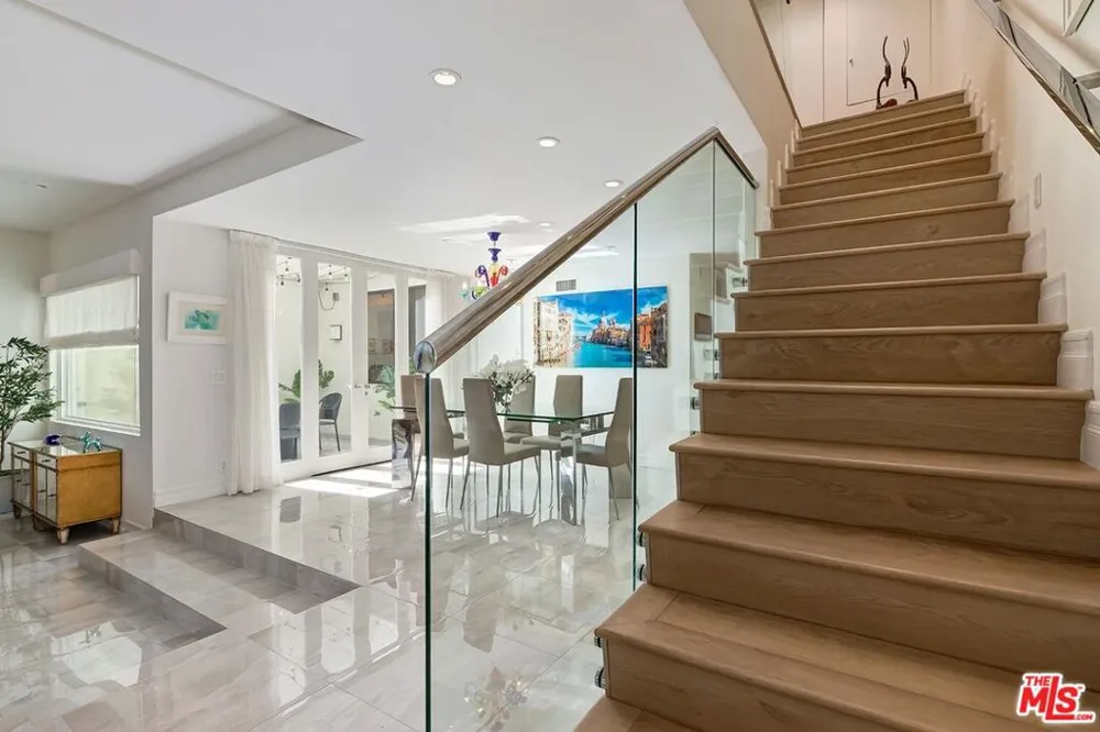 2172 Century Los Angeles, CA 90067