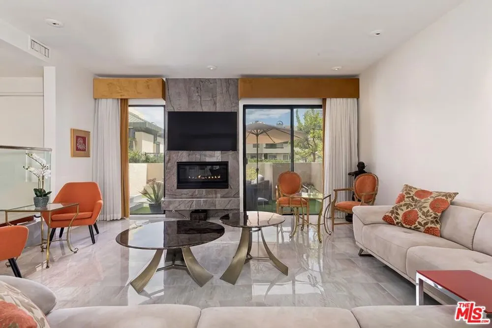 2172 Century Los Angeles, CA 90067