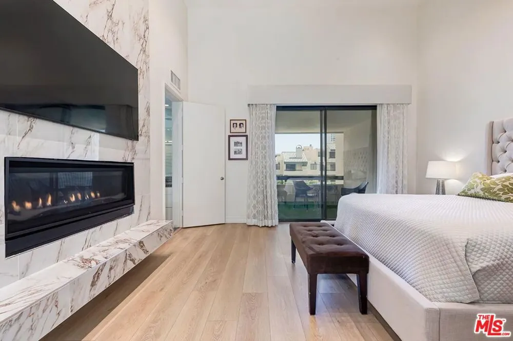 2172 Century Los Angeles, CA 90067