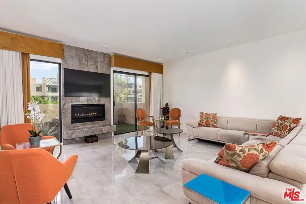 2172 Century Los Angeles, CA 90067
