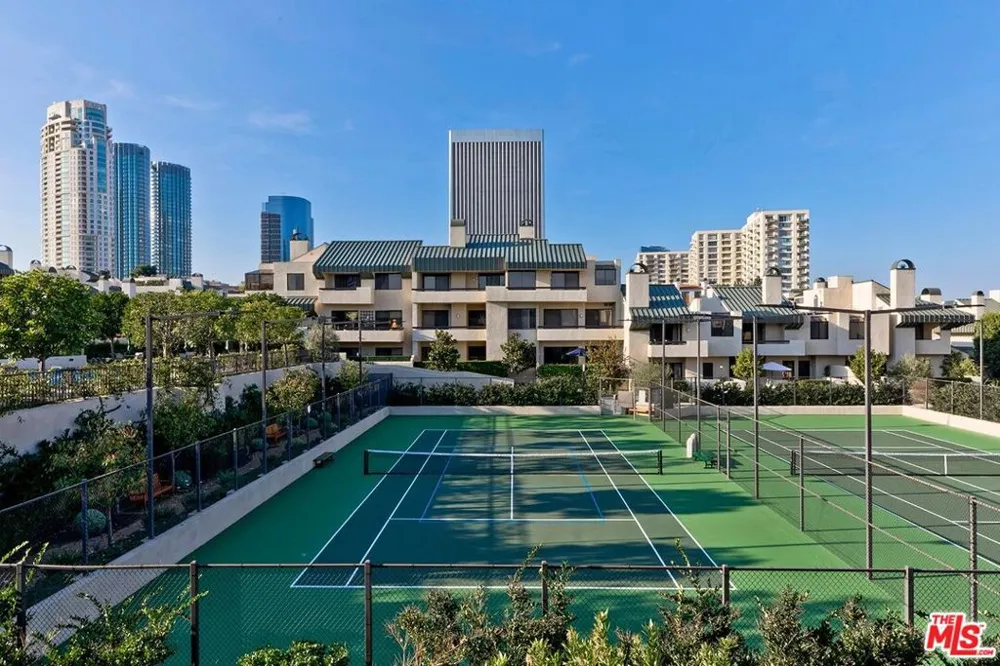 2172 Century Los Angeles, CA 90067