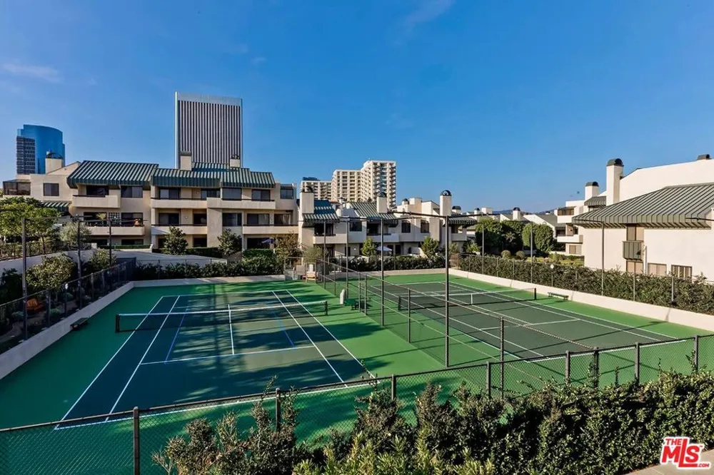 2172 Century Los Angeles, CA 90067